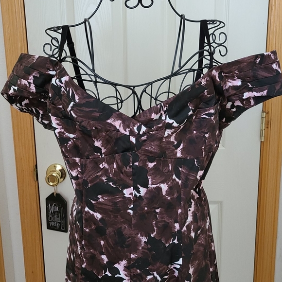 Gorgeous Date Night Off Shoulder Dress - Picture 6 of 12